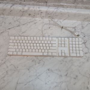 Apple A1048 Wired USB Keyboard - White